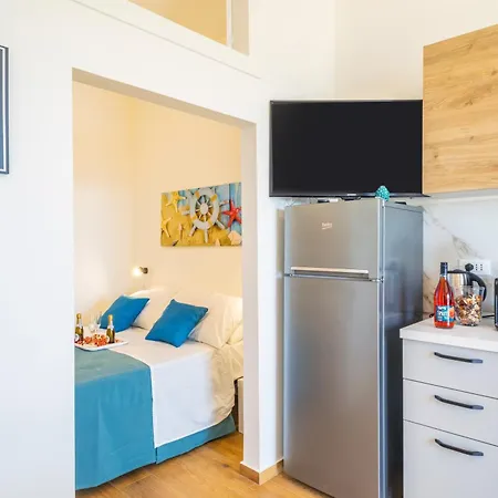 Il Fronte Mare Di Naxos Luxury Apartment