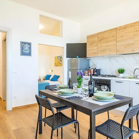 Apartment Il Fronte Mare Di Naxos Luxury